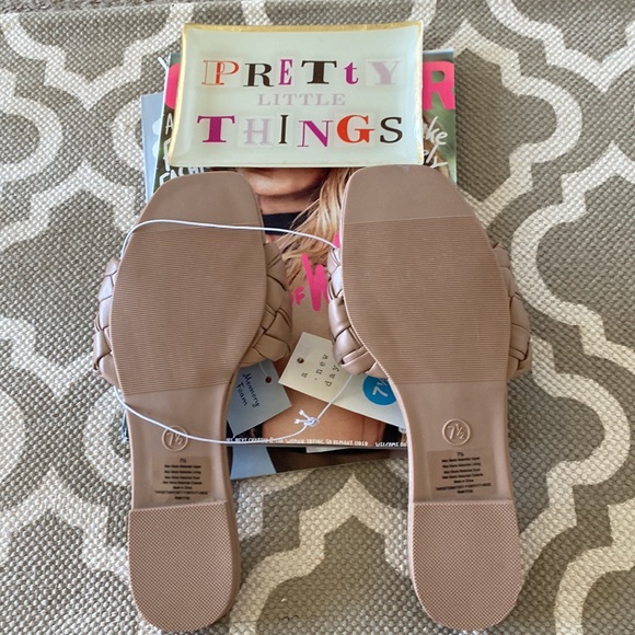 “A new day” tan Carissa slide sandals; size 7 1/2; NWT - Picture 6 of 7